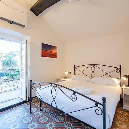 Joivy Bright 2br Flat, Moments From The