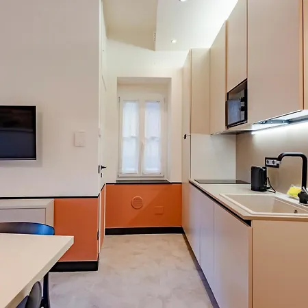 Joivy Bright 2br Flat, Moments From The