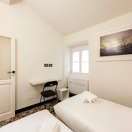 Joivy Bright 2br Flat, Moments From The *