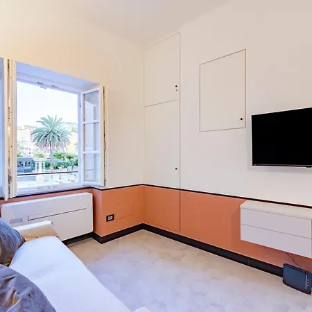 Joivy Bright 2br Flat, Moments From The