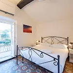 Joivy Bright 2br Flat, Moments From The