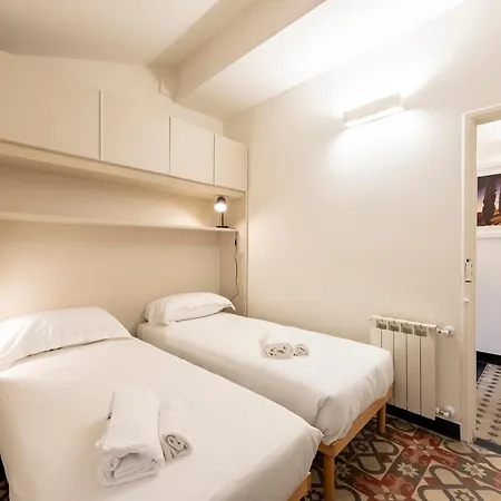 Апартаменты Joivy Bright 2br Flat, Moments From The