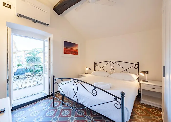 Joivy Bright 2br Flat, Moments From The
