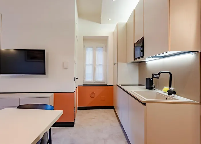 Joivy Bright 2br Flat, Moments From The