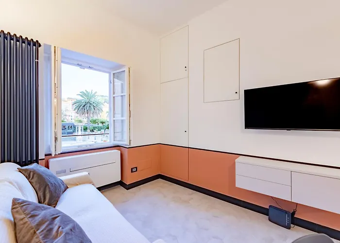 Joivy Bright 2br Flat, Moments From The